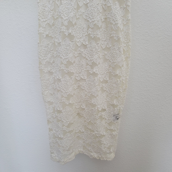 Cherry Koko Made in Korea Off White Lace Overlay Dress - Picture 4 of 14